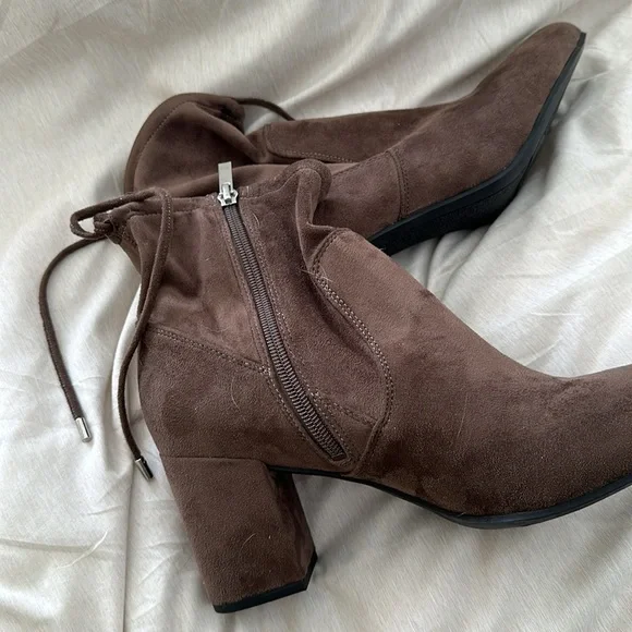 Franco Sarto Pisces Suede Booties, Taupe, Sz 9.5, NWOB - Picture 7 of 8